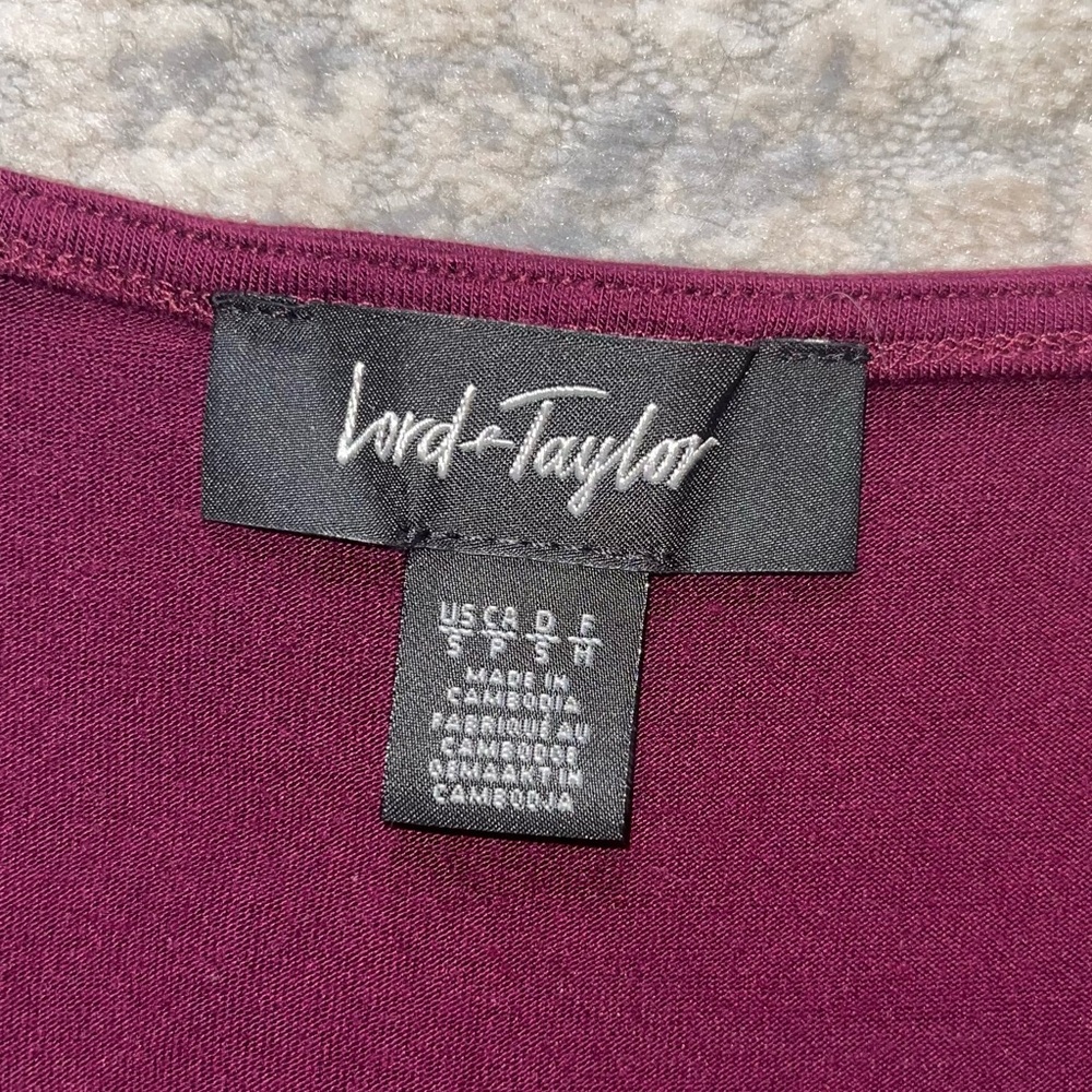 lightly worn top - Picture 3 of 3